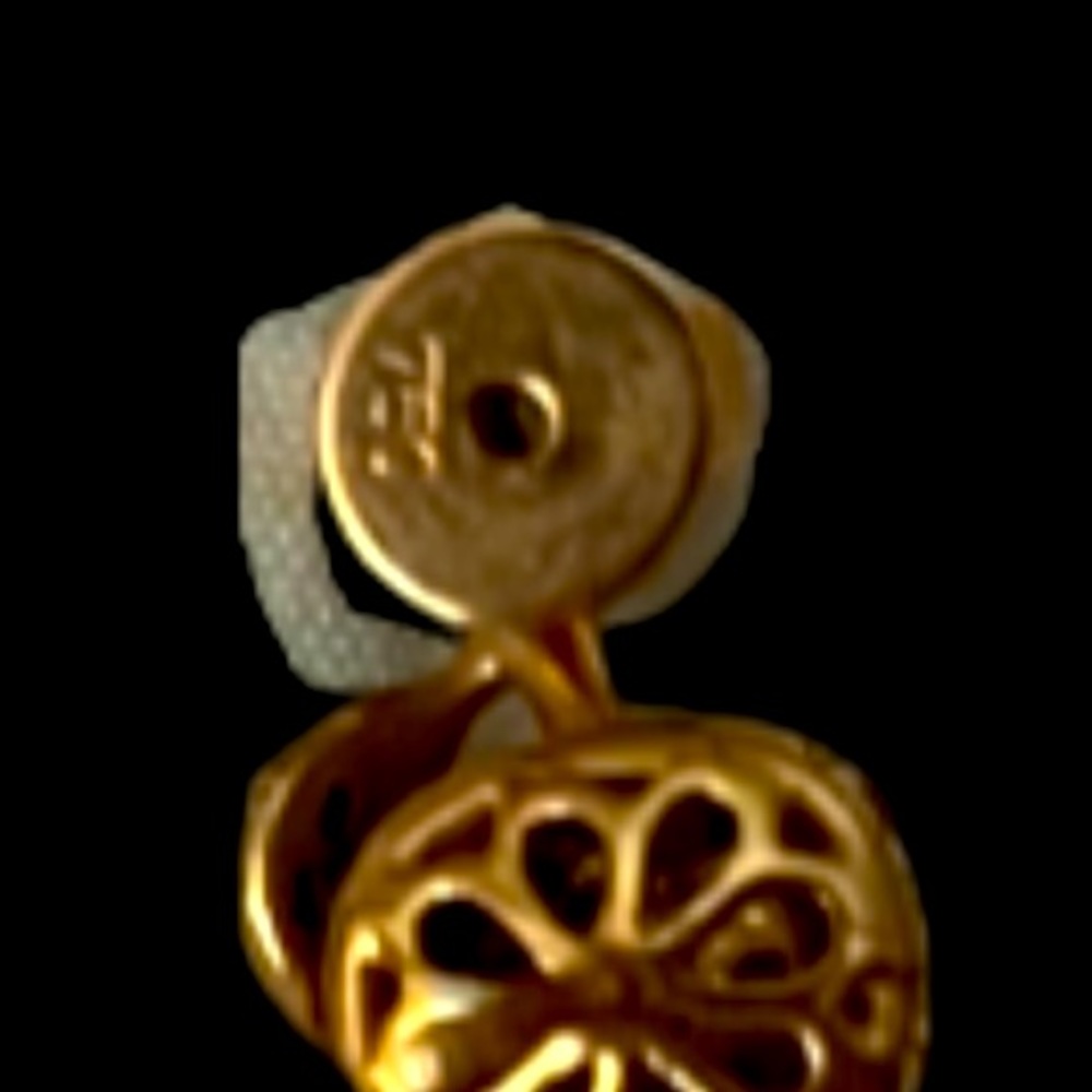 Go ahead and-let yourself be tempted by this vivid 18kt two-tone gold earrings - Picture 8 of 9